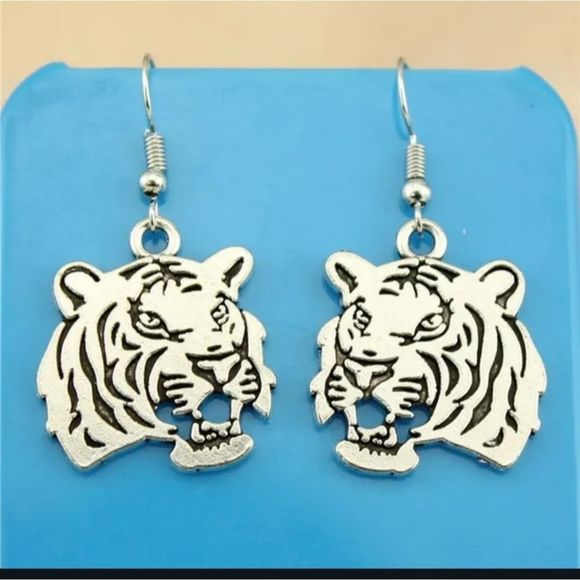 Sterling Silver hooks stainless steel tiger detailed earrings new - Picture 1 of 5